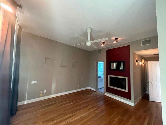 Building Photo - 414 D St NE