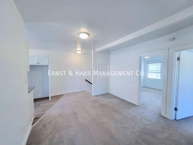 Foto del edificio - Beautifully Remodeled 3 Bedroom Craftsman ...