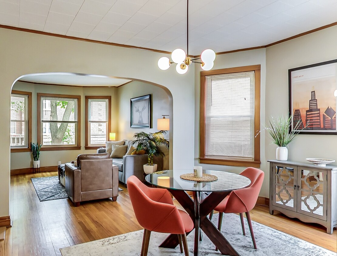 Foto principal - 2439 W Leland Ave