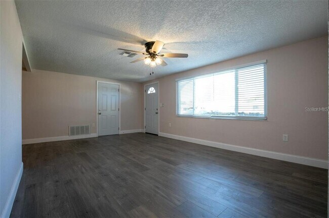 Building Photo - 7144 Fairfax Dr