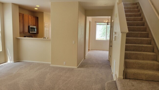 Building Photo - Single Family 3 Bed, 2.5 Bath Home - Avail...