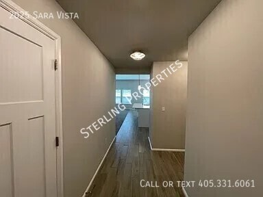 Building Photo - 2025 Sara Vista Dr