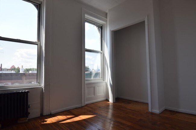 Building Photo - 566 Morgan Ave