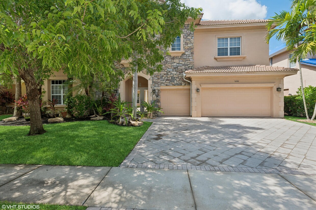 Primary Photo - 9226 Pineville Dr