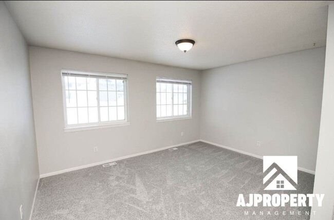 Building Photo - 4907 S Tennis Ln