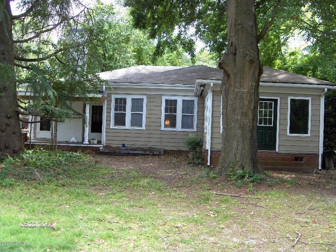 Primary Photo - 400 S Elm St