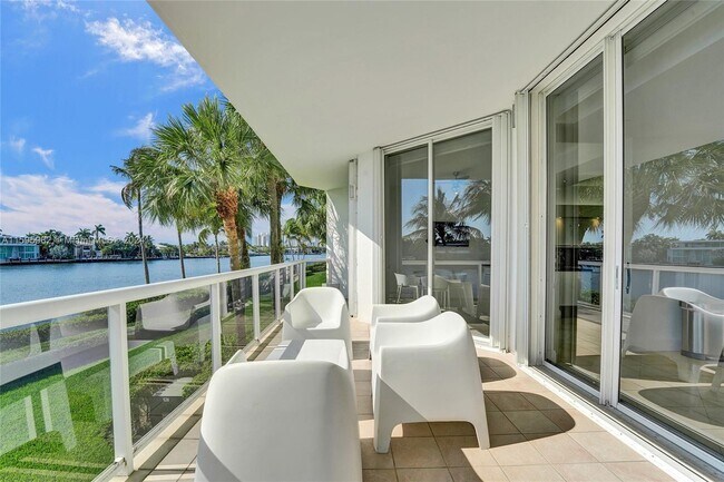 Foto del edificio - 3801 NE 207th St