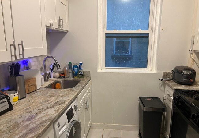 Kitchen - 86 Glenville Ave