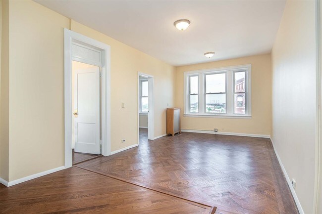Building Photo - 76 Romaine Ave