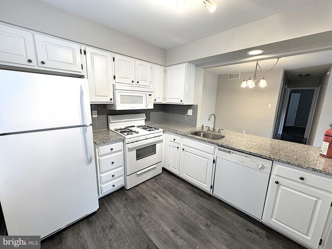 Building Photo - 560 Shetland Ct