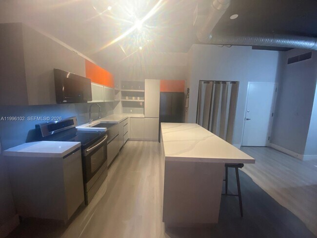 Foto del edificio - 10 SW South River Dr