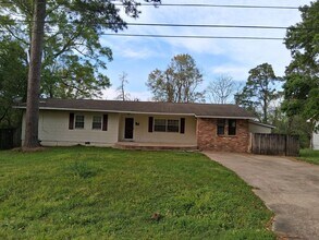 Building Photo - 430 Cedarhurst Dr