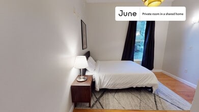 Building Photo - Room in Shared 5 bed/2.5 bath home in Roxbury