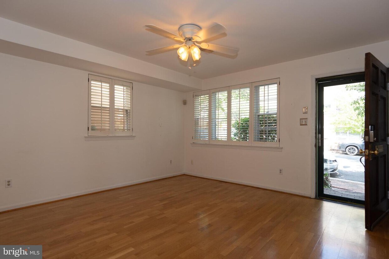 506 Gibbon St, Alexandria, VA 22314 Townhome Rentals in Alexandria VA