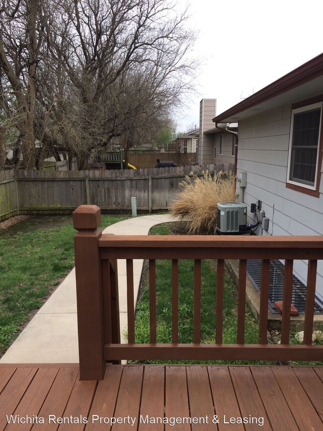 Foto del edificio - 3 br, 3 bath House - 11701 W Westport St.