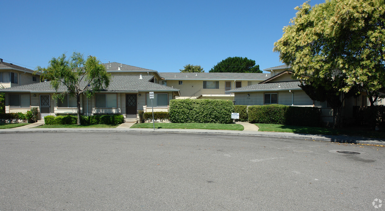 Building Photo - Gallatin Apartments