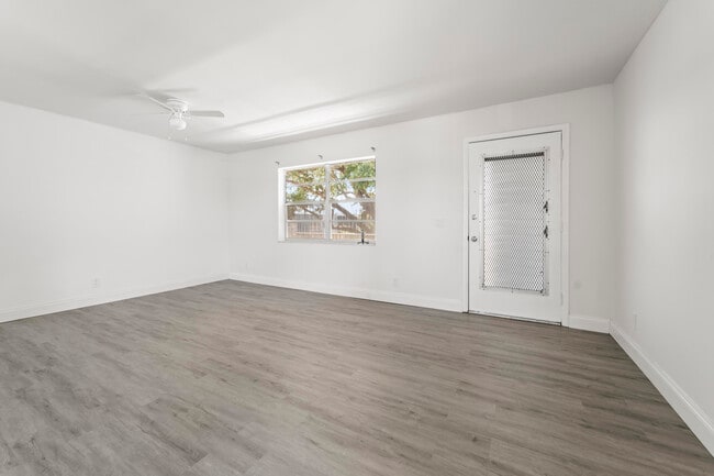 Building Photo - 938 Normandy Trail
