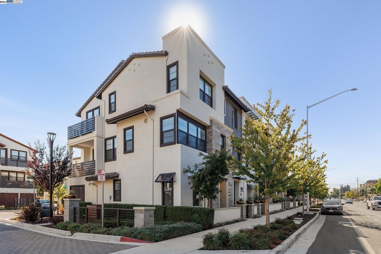 Primary Photo - 3552 Peralta Blvd