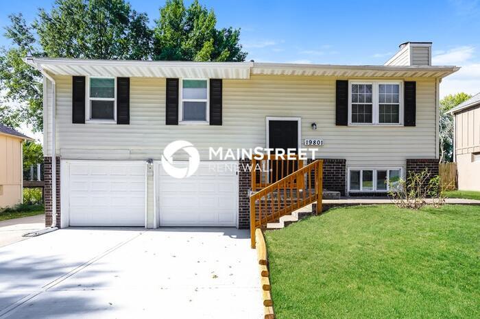 Foto principal - 3 Bedroom Pet-Friendly Home in Independence, MO with Main Street Renewal