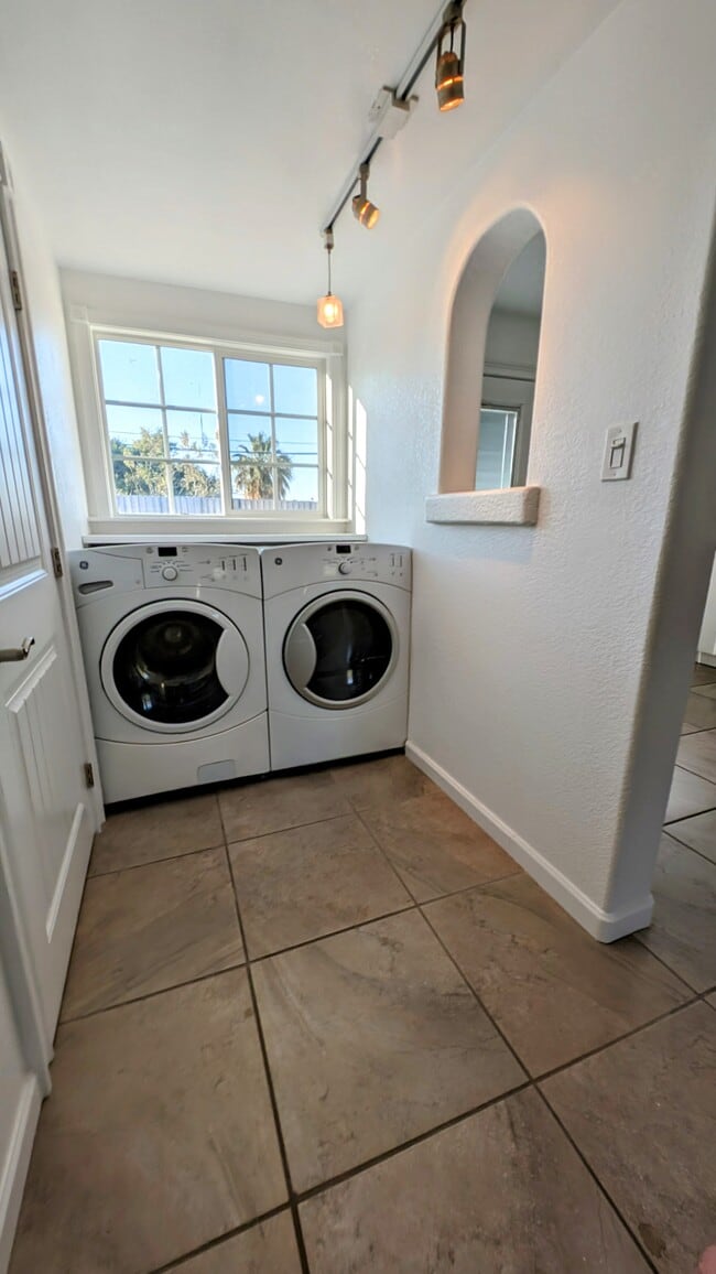 Building Photo - 72404 Cactus Dr