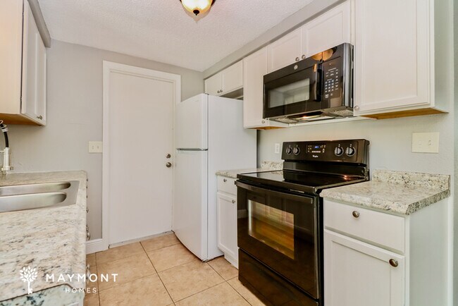 Building Photo - 7206 Rhinebeck Dr