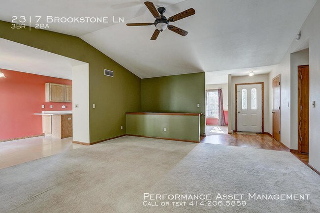 Foto del edificio - Stunning 3BR/2BA Waukesha Single Family Home