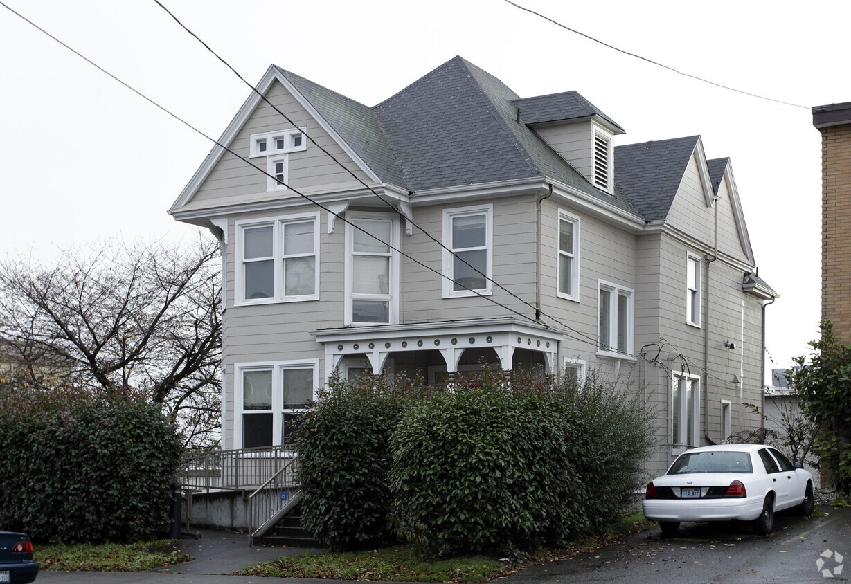 Primary Photo - 1545 12th Ave S