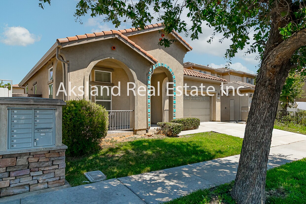 Primary Photo - 611 Brookhurst Blvd