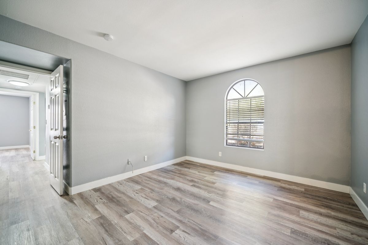Foto principal - 2967 Juniper Hills Blvd