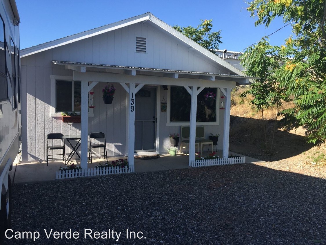 Primary Photo - 3 br, 2 bath House - 139 W. Head St.