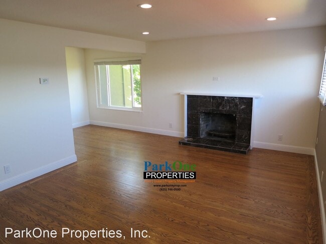 Building Photo - 3 br, 2 bath House - 2180 Pyramid Dr