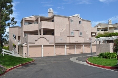 Foto principal - Fashion Valley 2Br/2Ba Condo with 2 car ga...