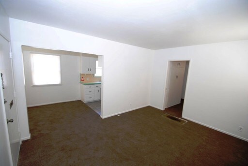 Building Photo - 9523 Flower St