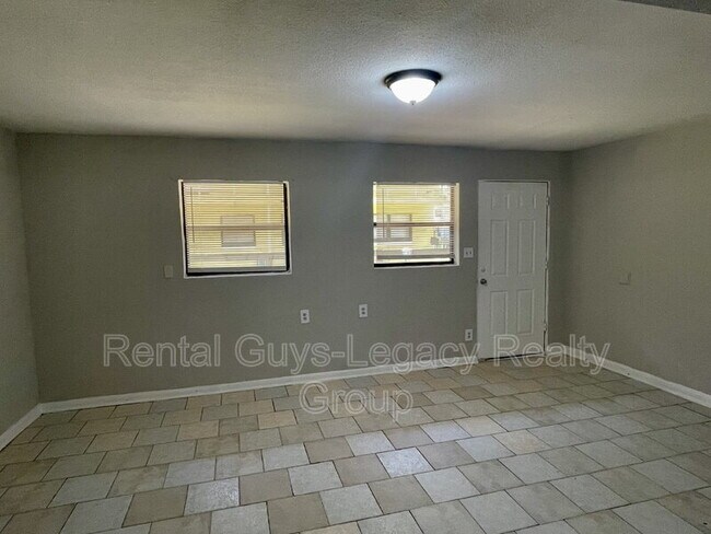 Building Photo - 1738 Wright Ave