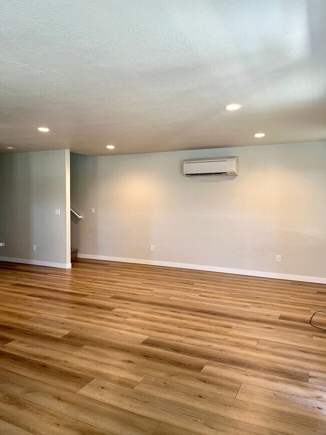 Foto del edificio - Newer Central Point 3 Bedroom / 2.5 Bath with views of the Table Rock