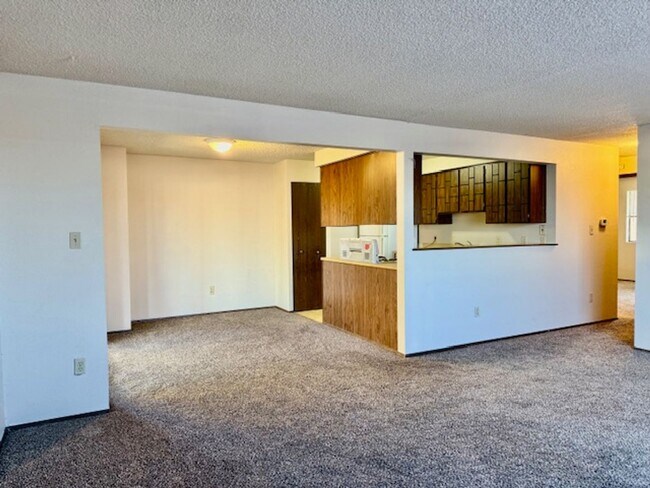 Building Photo - 1211 W Ivy Ave