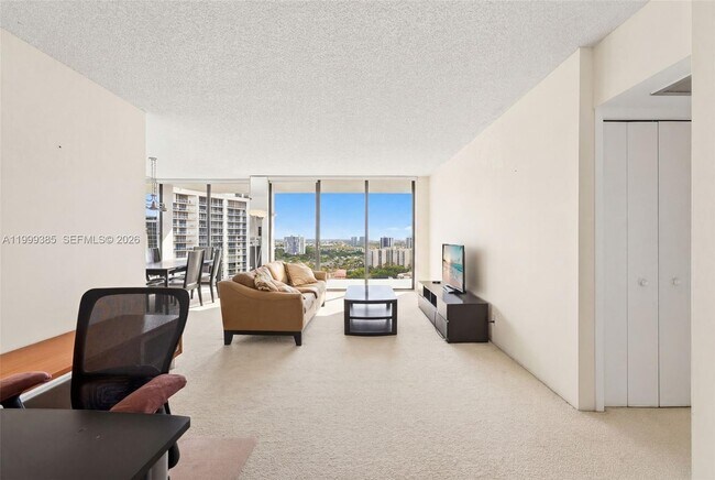 Foto del edificio - 19355 Turnberry Way