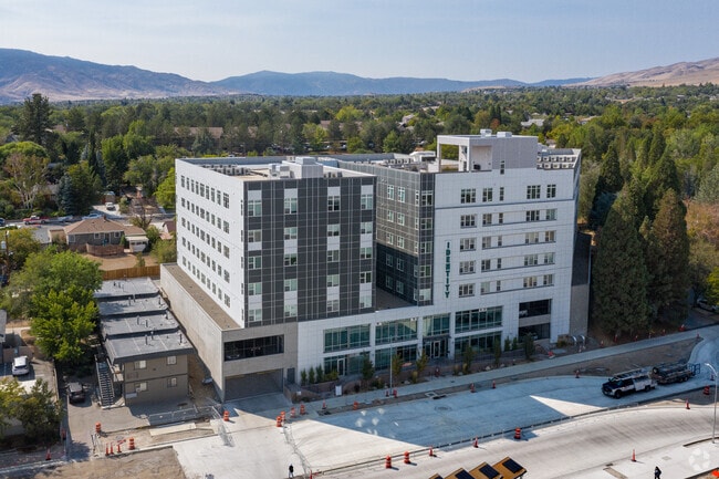 Building Photo - Fifteen51