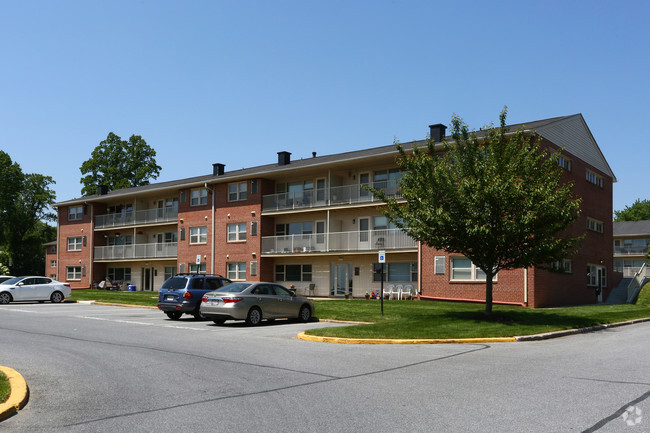 Building - Westbrooke Apartments