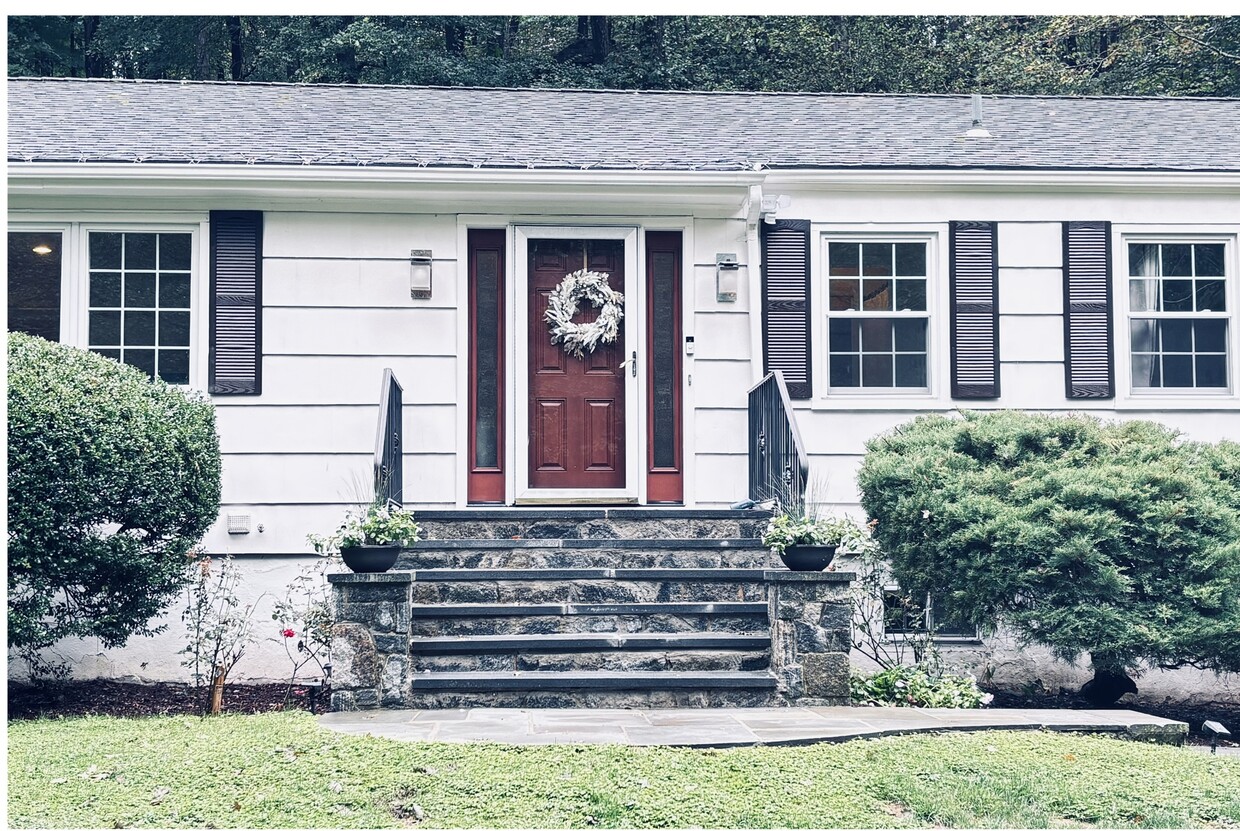 Primary Photo - 43 Kent Hills Ln