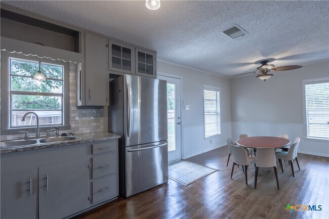 Foto del edificio - 701 Horace Howard Dr