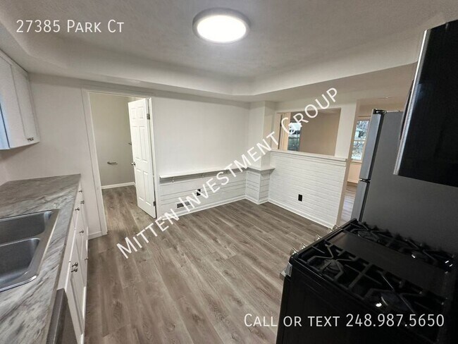 Building Photo - 27385 Park Ct