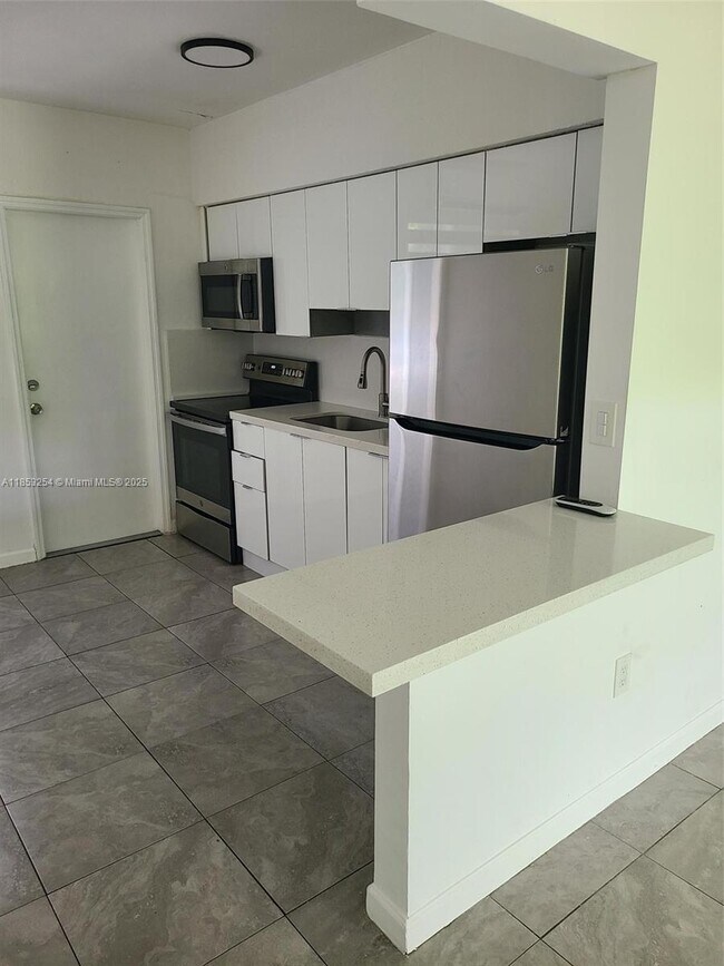 Foto del edificio - 1365 NE 111th St