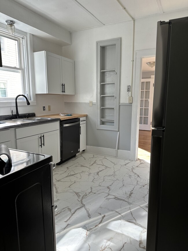 Building Photo - 15 LLC-54 Sailly Avenue