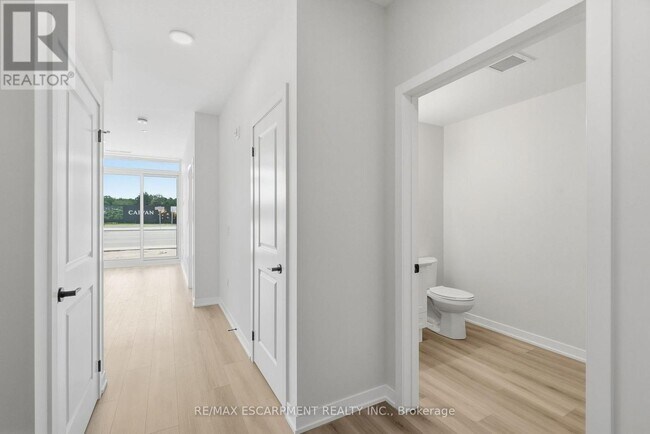 Photo du bâtiment - 2500 Saw Whet Blvd.