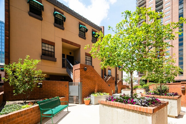Building Photo - 1512 Larimer St