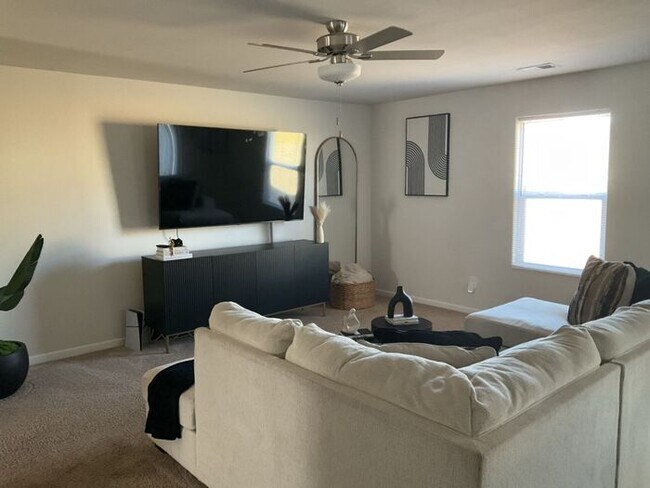 Building Photo - 511 Morning Mist Rd