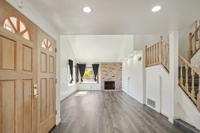 Building Photo - 551 Avalon Dr