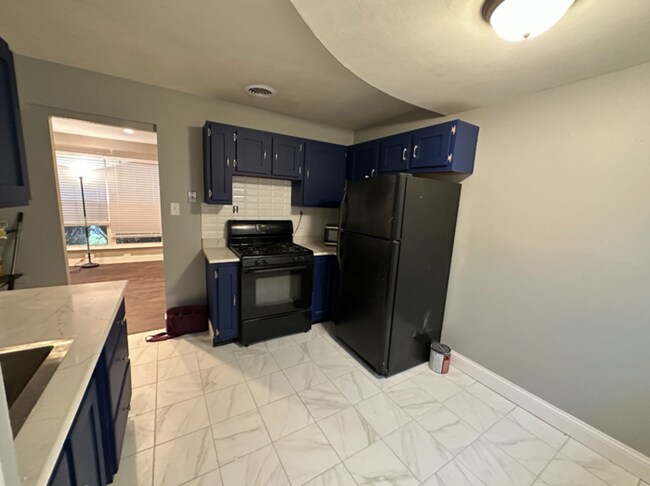Building Photo - Adorable 3-Bedroom Home with Modern Comfor...