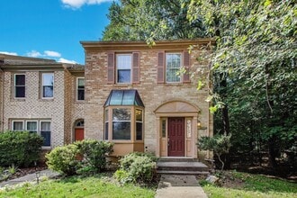 Building Photo - 10726 Pine Haven Terrace